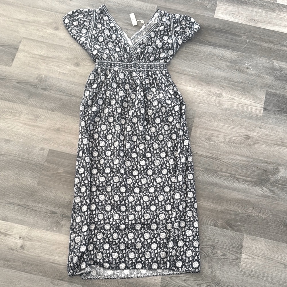 Max Studio Maxi Cross Cut Out in Back -  Navy and White Floral Dress NWT - Large